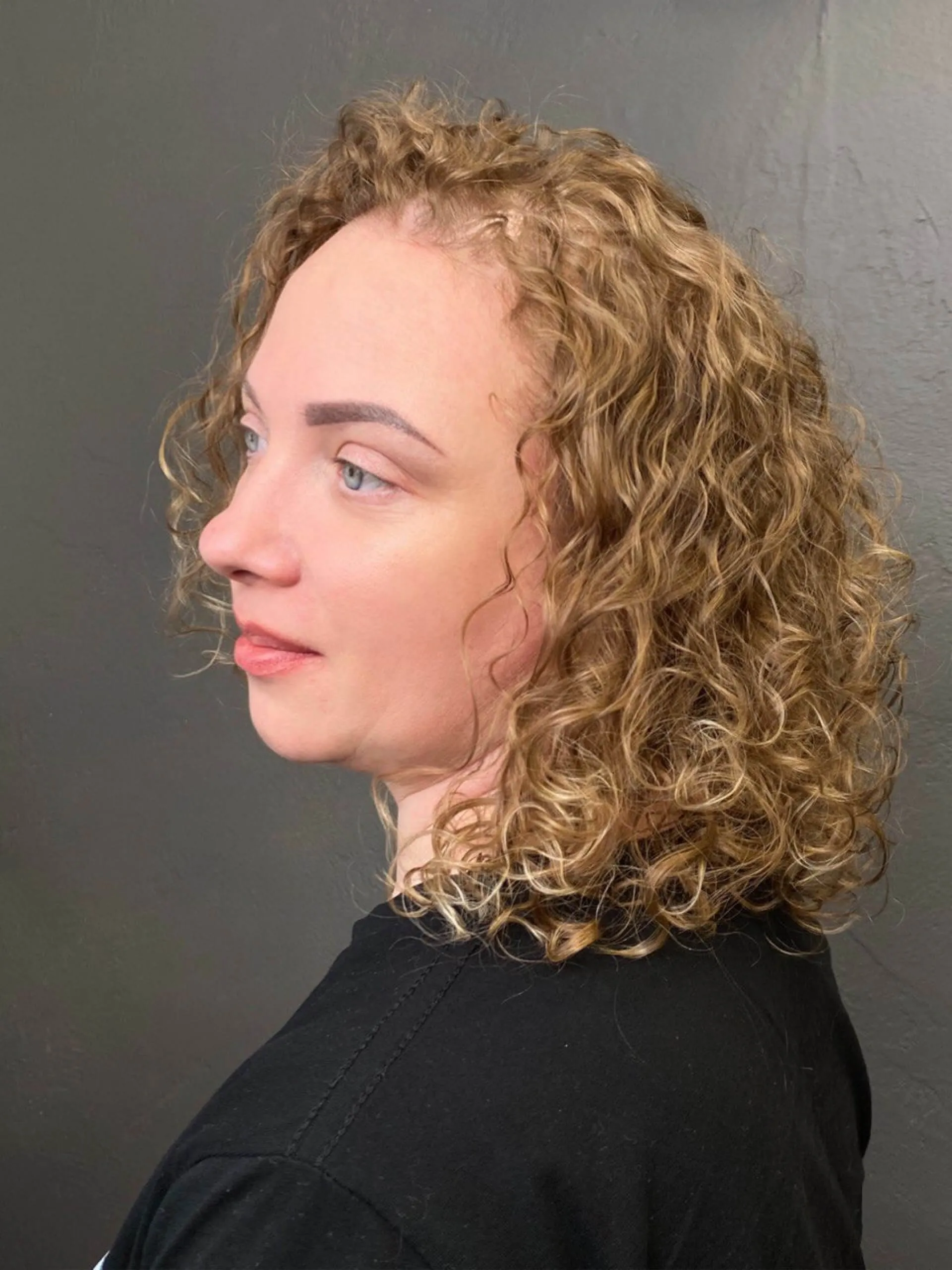 Образовательный материал - Биозавивка волос: что это, как делается и стоит ли её делать? | Объективный обзор Визуальное объяснение: биозавивка волос цена