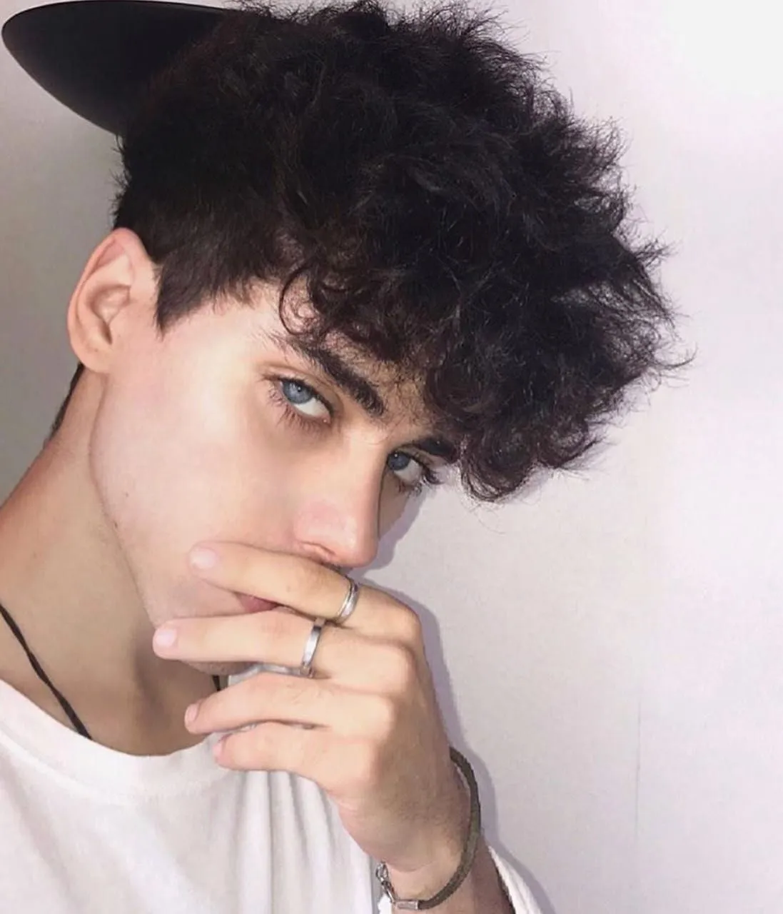 Актуальные новости: брюнет