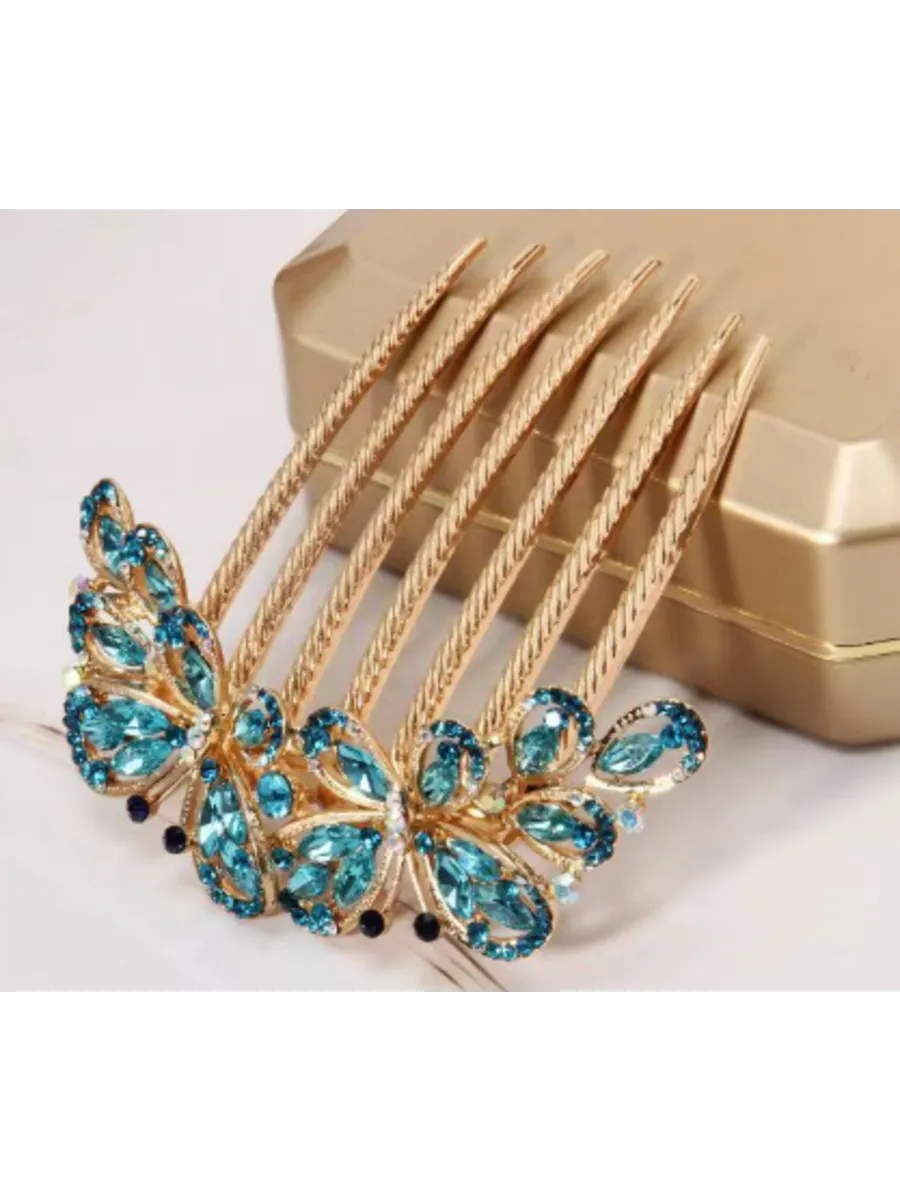 Различные виды гребней для волос: деревянный, с редкими и частыми зубьями на фоне ухоженных длинных волос