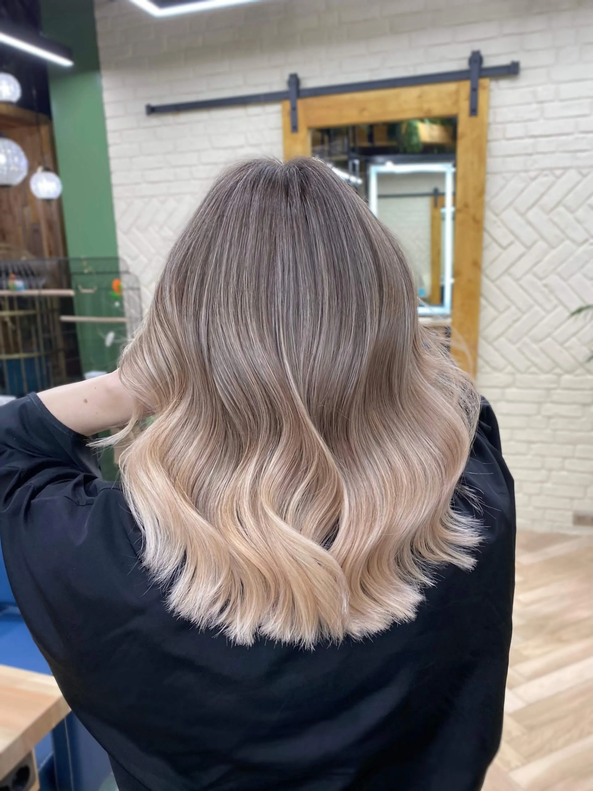 Образовательный материал - Окрашивание волос: виды, техники, советы по уходу и выбору краски Визуальное объяснение: окрашивание волос в салоне