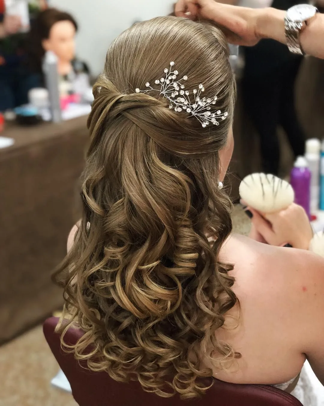 Визуальное объяснение: прически для выпускного