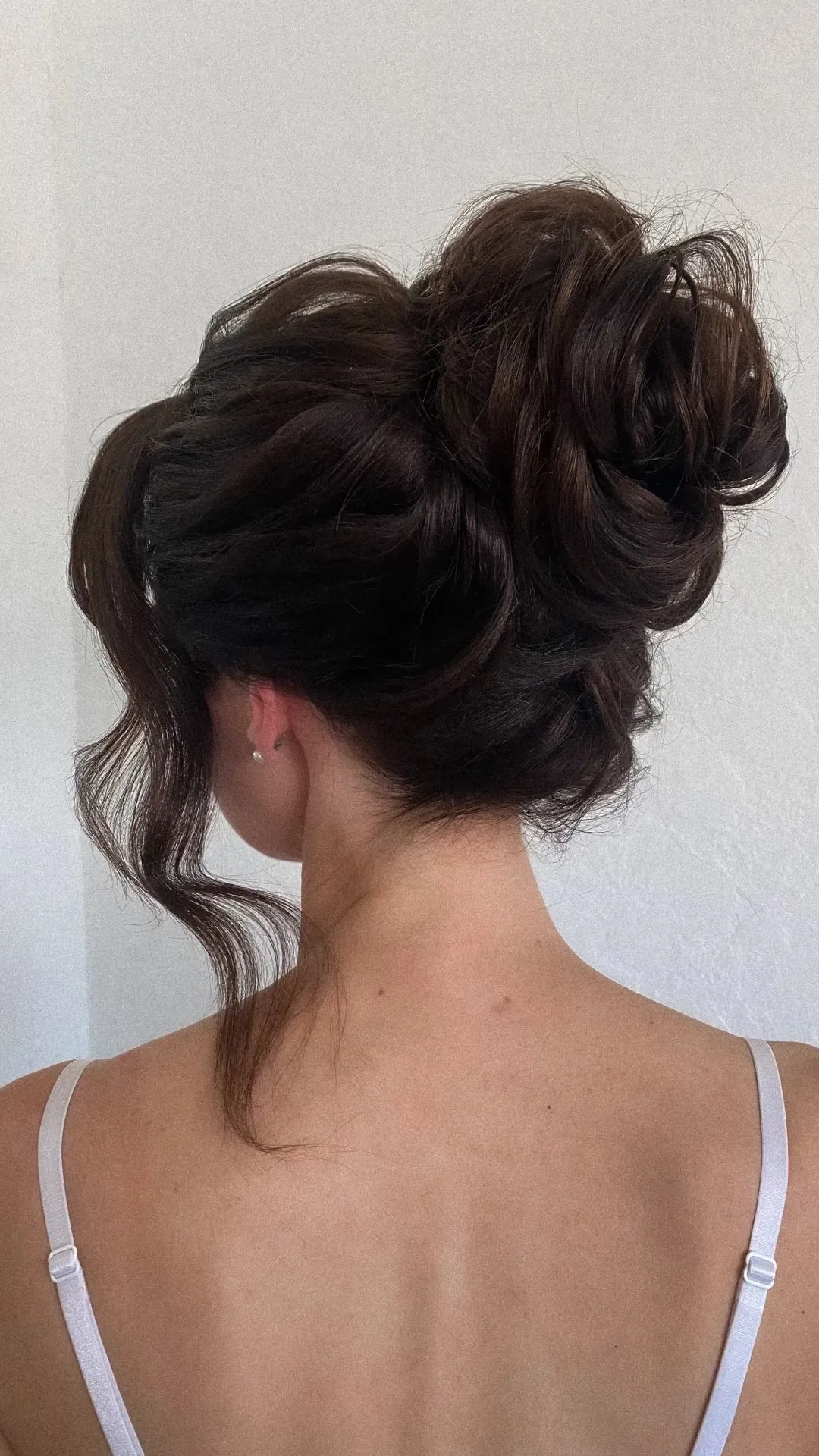 Образовательный материал - Женские прически: тренды, советы и пошаговые инструкции Визуальное объяснение: прически на работу