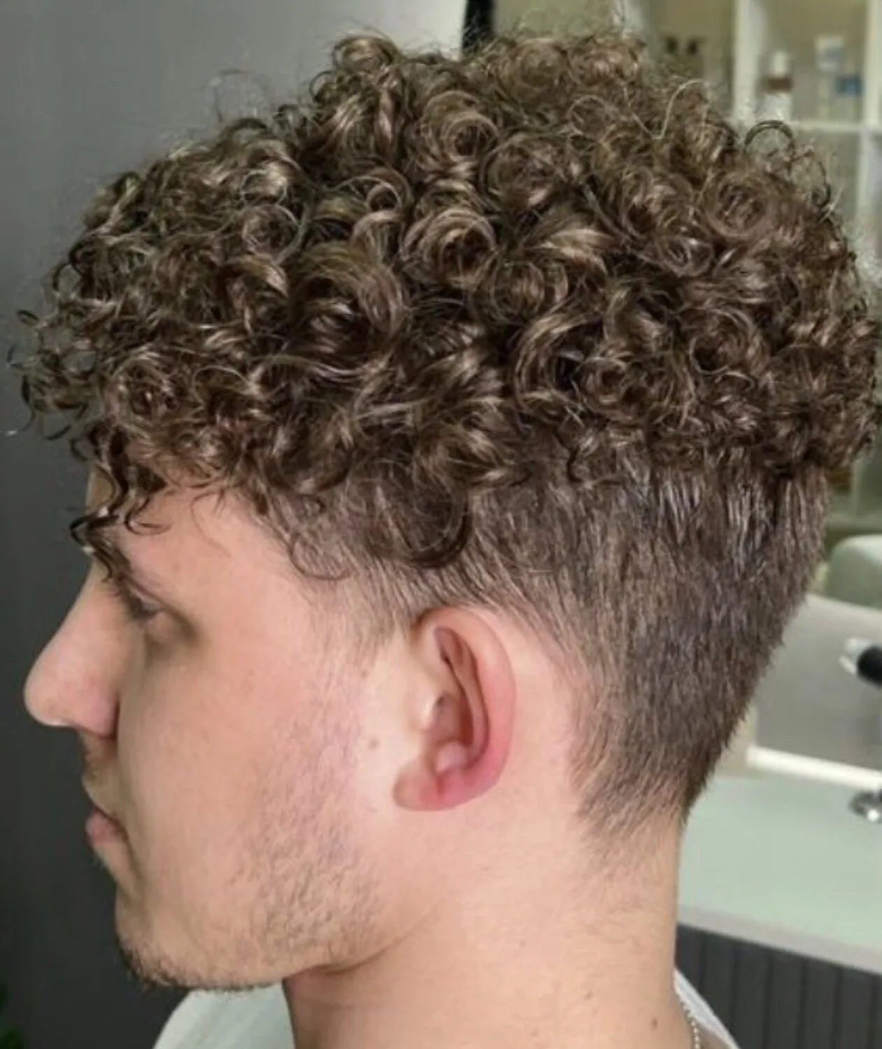 Образовательный материал - Вьющиеся волосы: уход, укладка и советы для кудрявых Визуальное объяснение: сколько стоит завивка