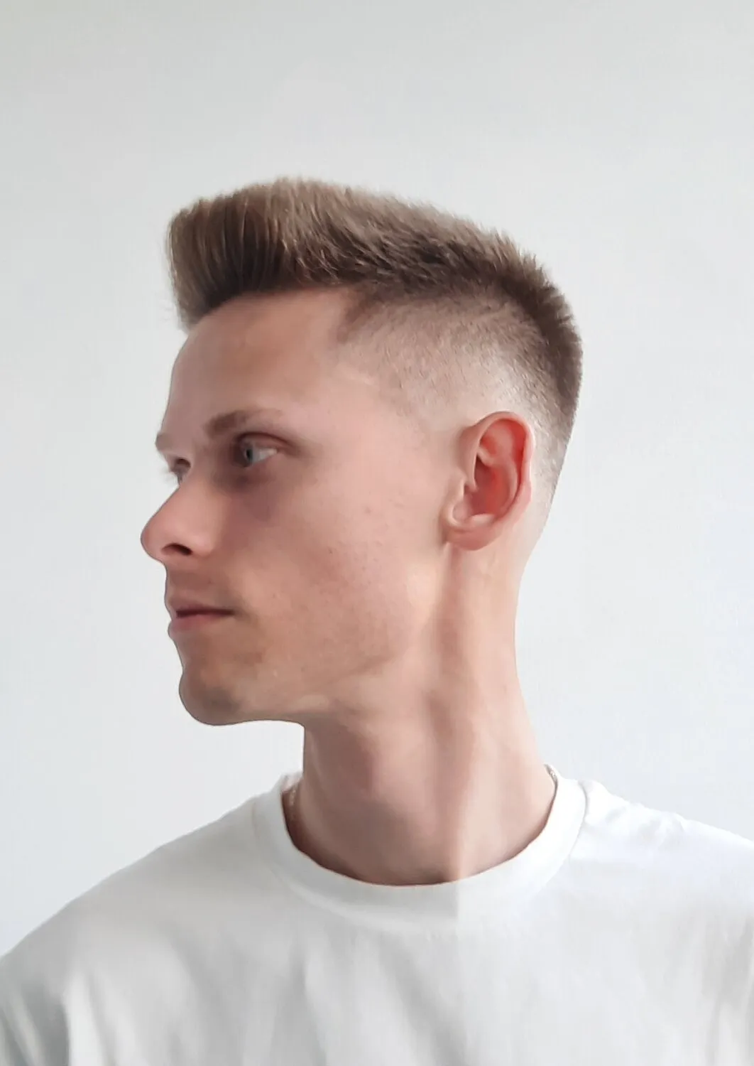 Сравнение видов мужских стрижек и факторов, влияющих на итоговую стоимость услуги в парикмахерской