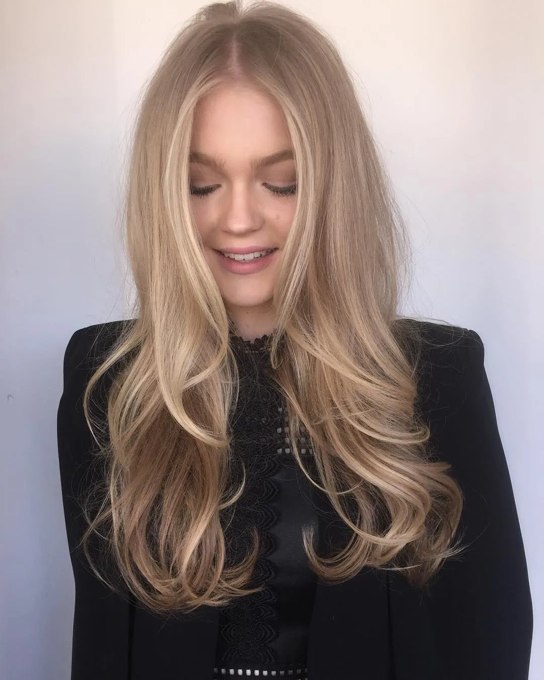 Образовательный материал - Подбор цвета волос: как выбрать оттенок, советы и примеры Визуальное объяснение: светлый цвет волос