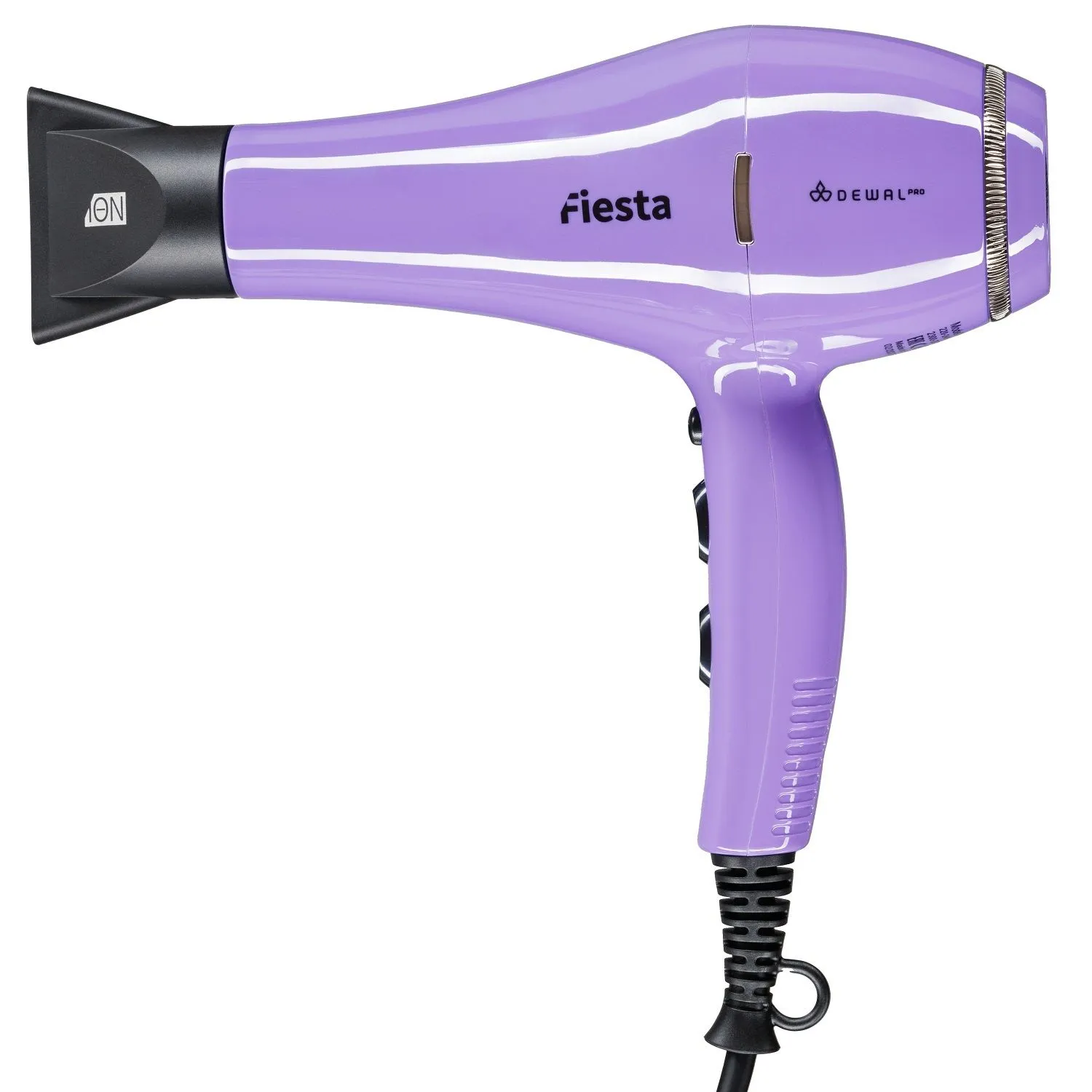 Современный профессиональный фен для волос с ионизацией в руках стилиста, сушащего длинные волосы клиентки в салоне