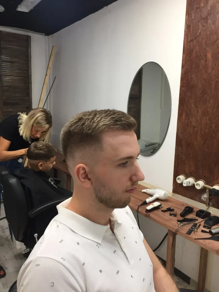 Парикмахерское искусство и уход за волосами — Мужская стрижка машинкой