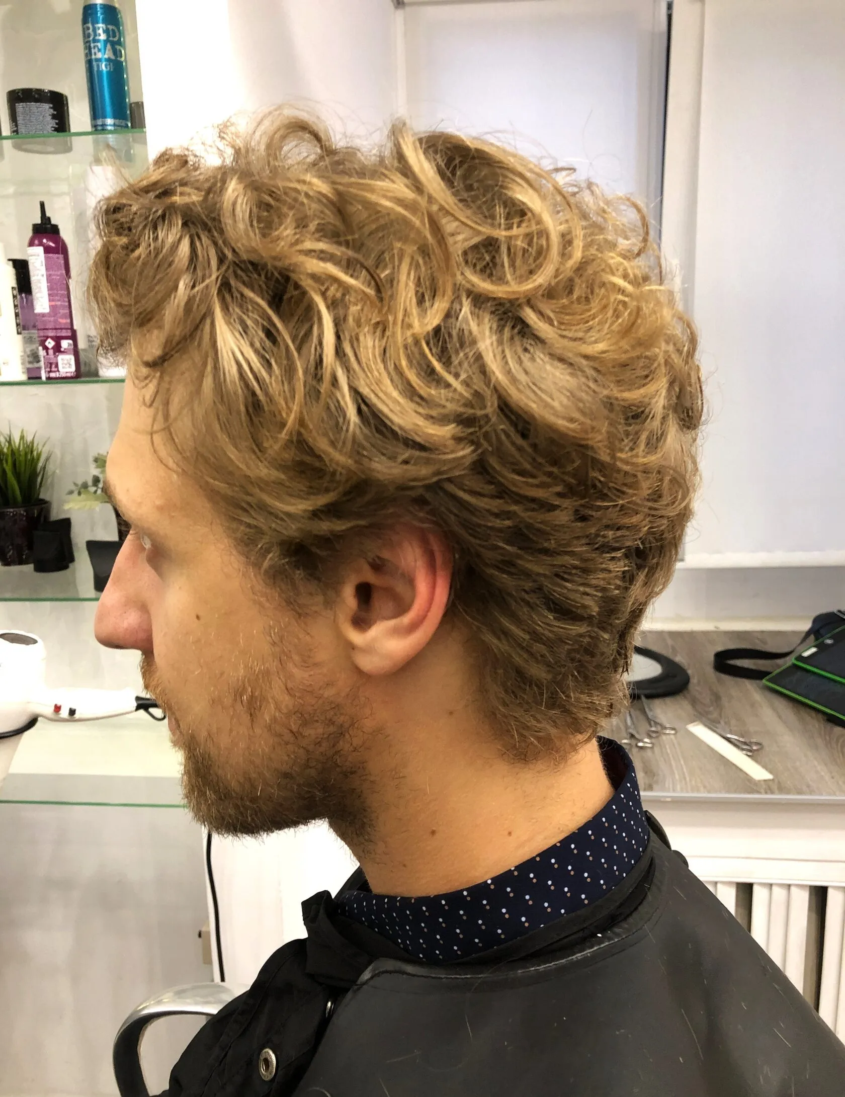 Образовательный материал - Мужская стрижка ножницами: техники, виды и пошаговые инструкции Визуальное объяснение: обучение мужским стрижкам