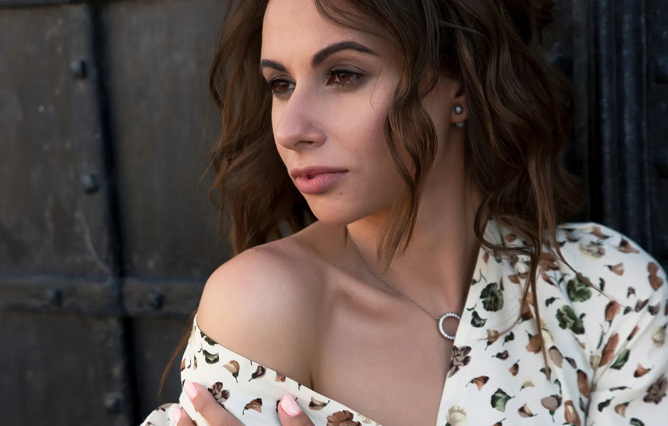 Сравнительный анализ: шатенка