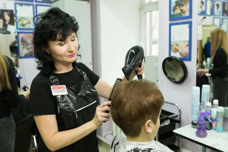 Парикмахерское искусство и уход за волосами — Женская парикмахерская