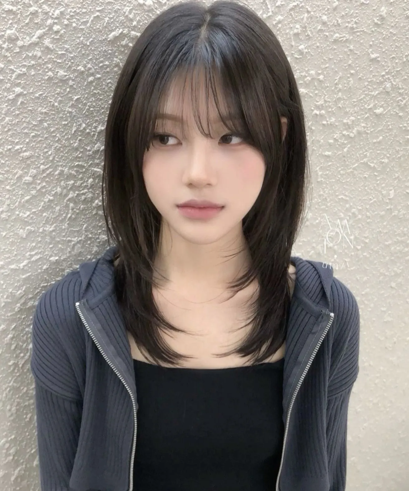 Коллаж популярных женских стрижек с челкой на разных типах волос и лица