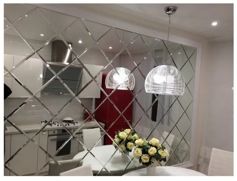 Декоративные зеркала: выбор, размещение и уход