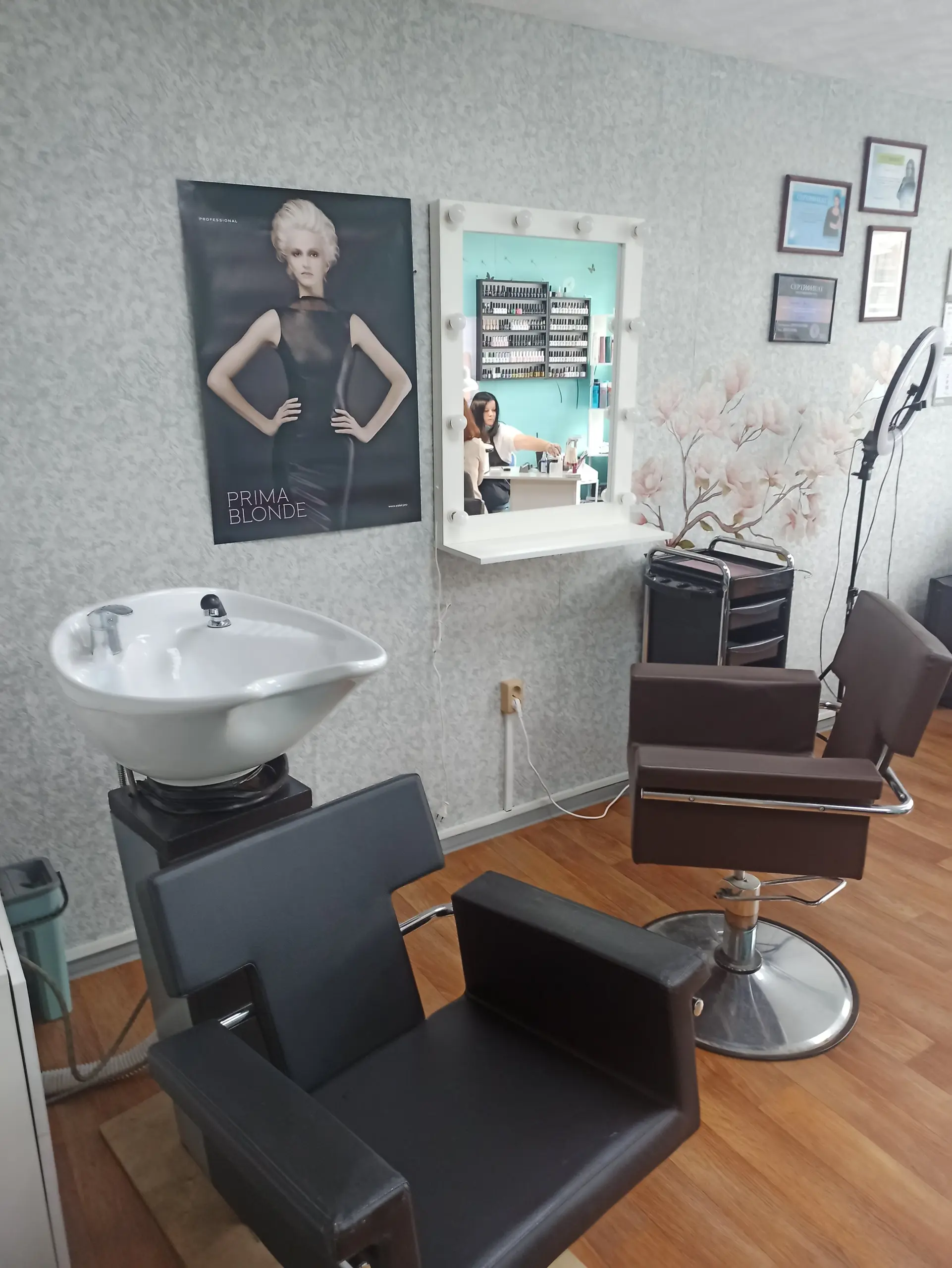 Визуальное объяснение: парикмахер универсал