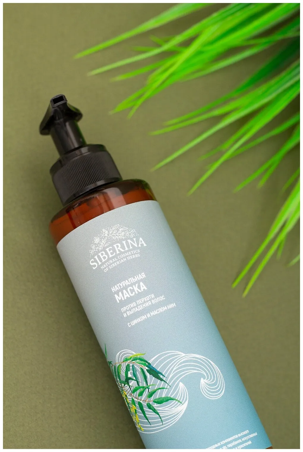 Схематичное изображение здоровой кожи головы и кожи с перхотью, показывающее процесс отшелушивания и ключевые принципы профилактики перхоти