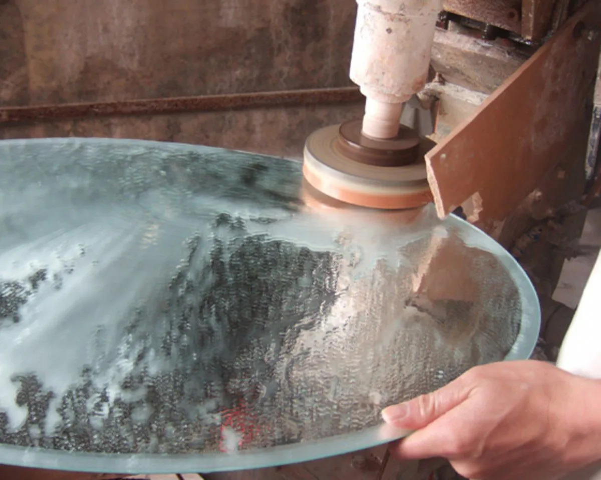 Автоматизированная линия подготовки стекла для производства зеркал Технологическая линия современного производства зеркал: автоматизированная мойка стекла перед нанесением отражающего слоя