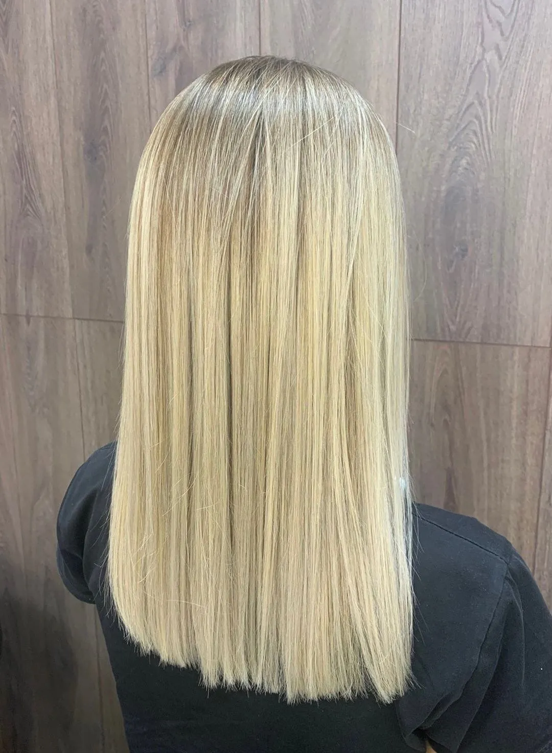 Стоимость и этапы профессионального окрашивания волос Процесс и результат профессионального окрашивания волос в салоне, на примере видно сколько стоит окрашивание волос у мастера с портфолио