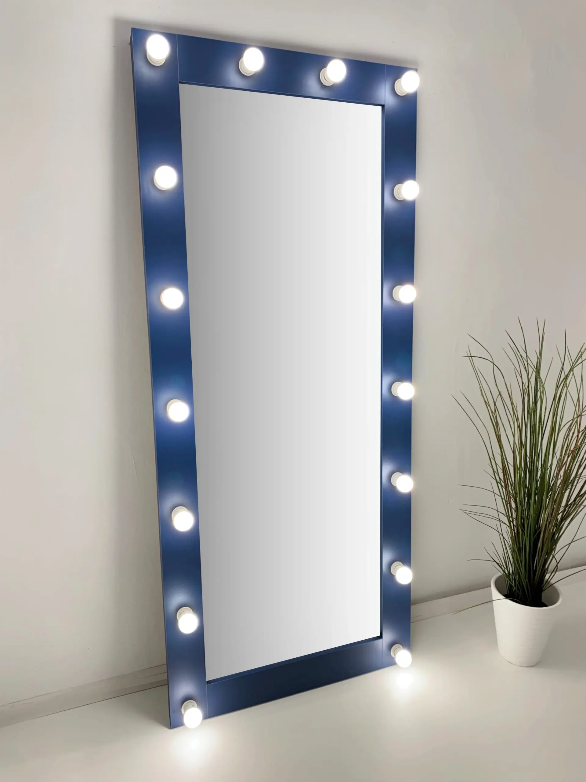 Актуальные новости: зеркало в раме с подсветкой